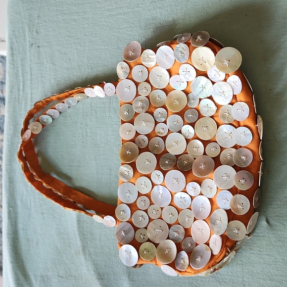 Small Shell Button Purse - Picture 2 of 5